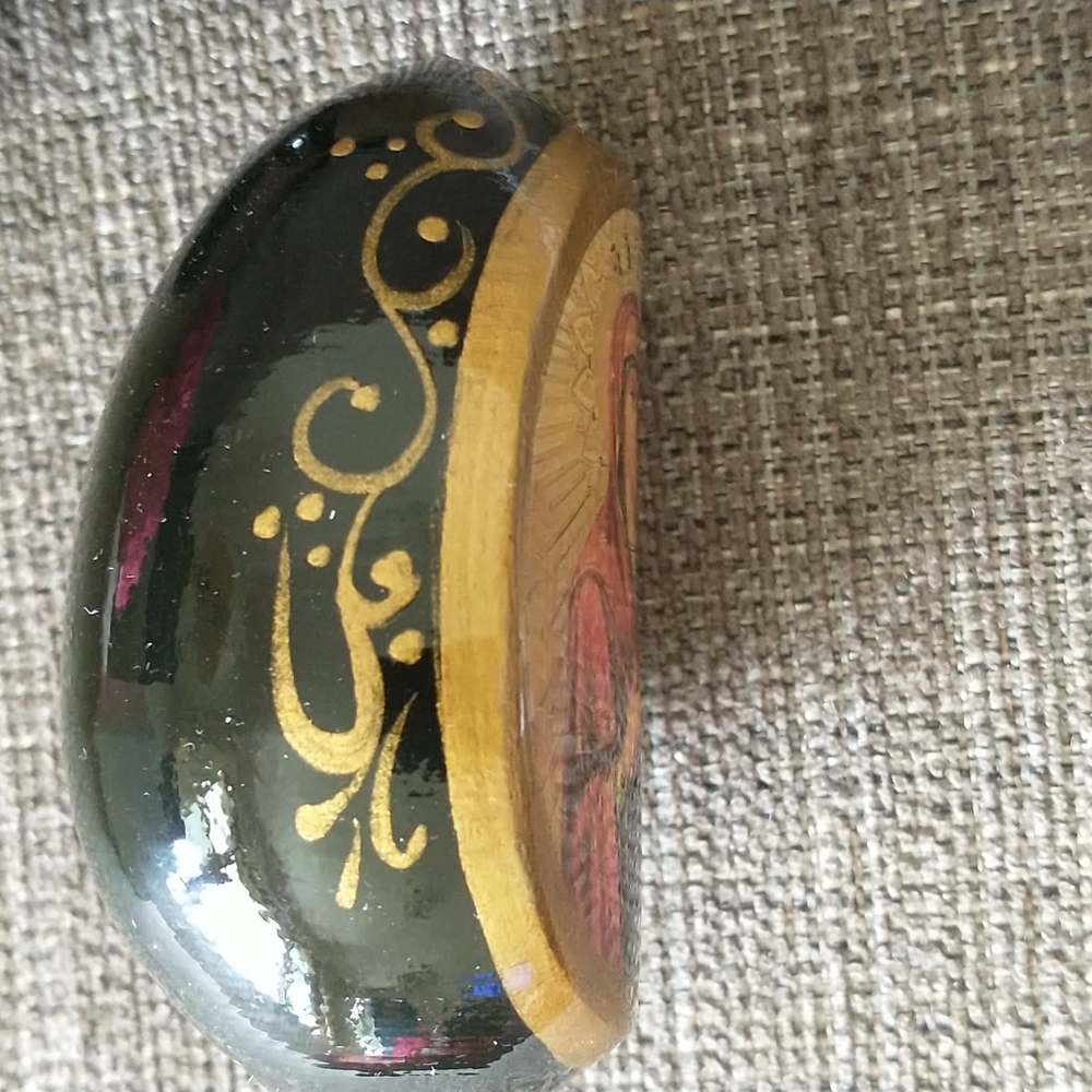 NIB Handcrafted Icon Egg - Picture 5 of 9